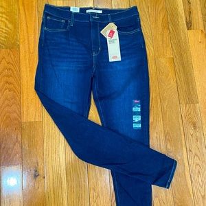 720 High Rise Super Skinny Levi’s